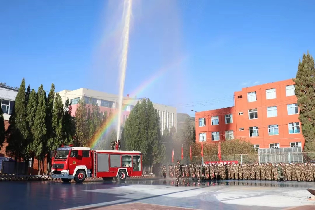 云南电子信息高级技工学校www.yn35sxw.com (4).jpg