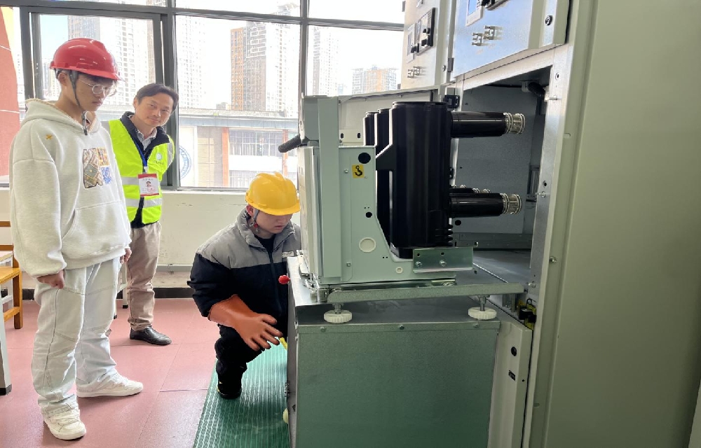 云南电子信息高级技工学校www.yn35sxw.com (13).jpg