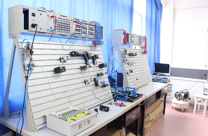 云南电子信息高级技工学校www.yn35sxw.com (8).jpg