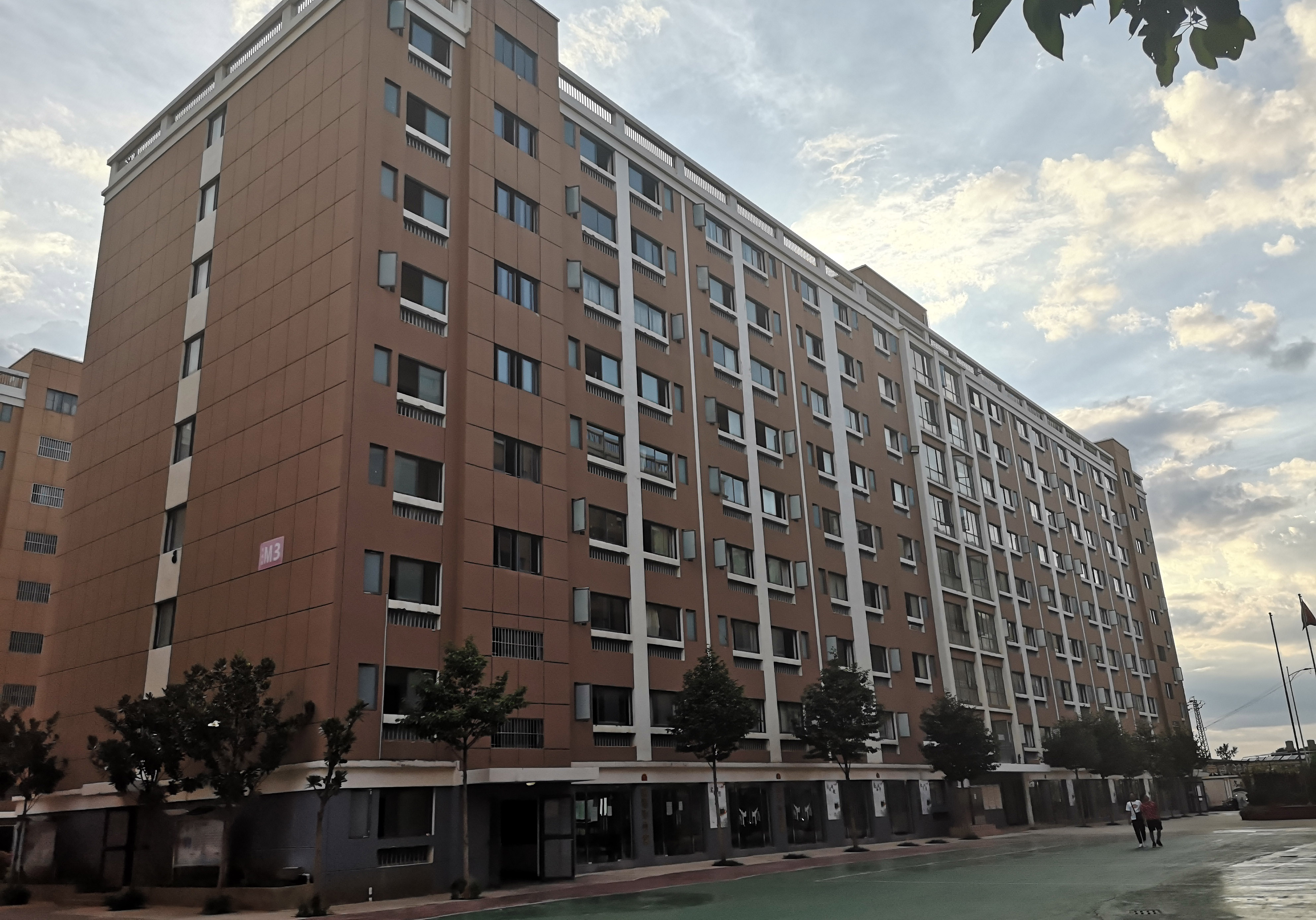 昆明华航技工学校 (2).jpg 昆明华航技工学校 (2).jpg