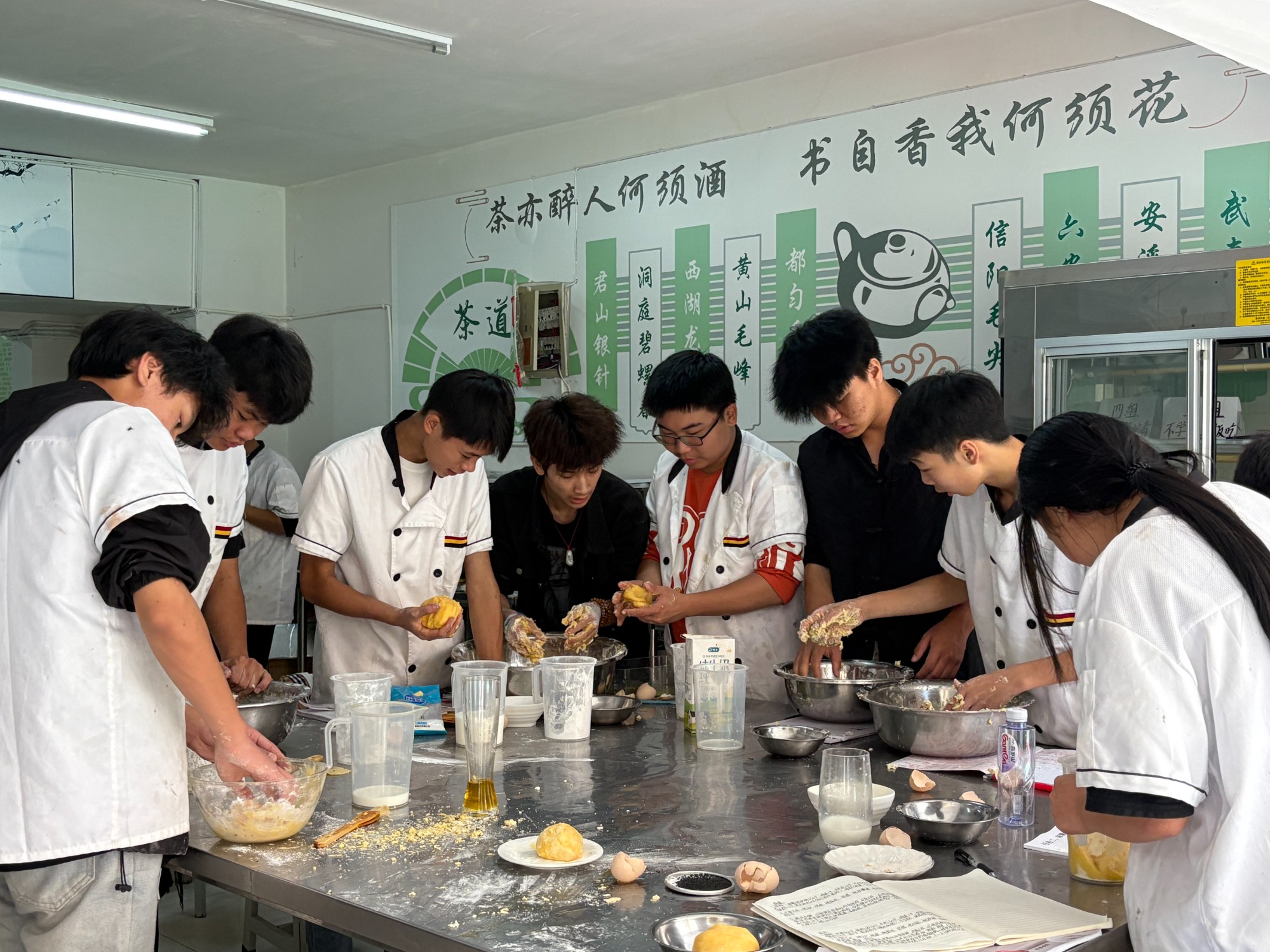 昆明华航技工学校 (7).jpg 昆明华航技工学校 (7).jpg