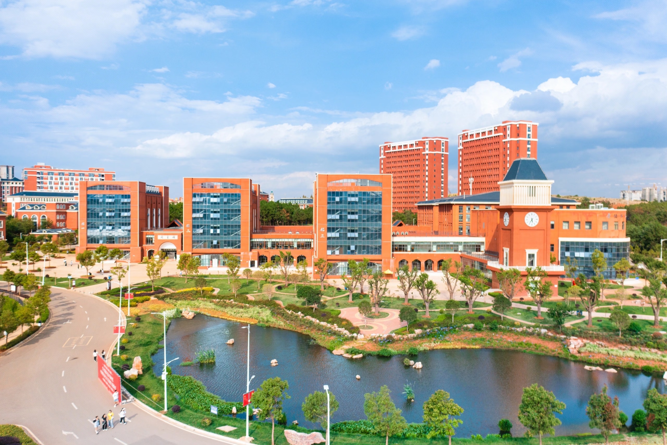 云南经贸外事职业学院 (20).jpg