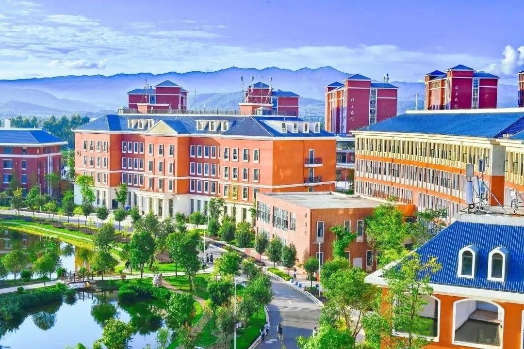 云南经贸外事职业学院 (23).jpg