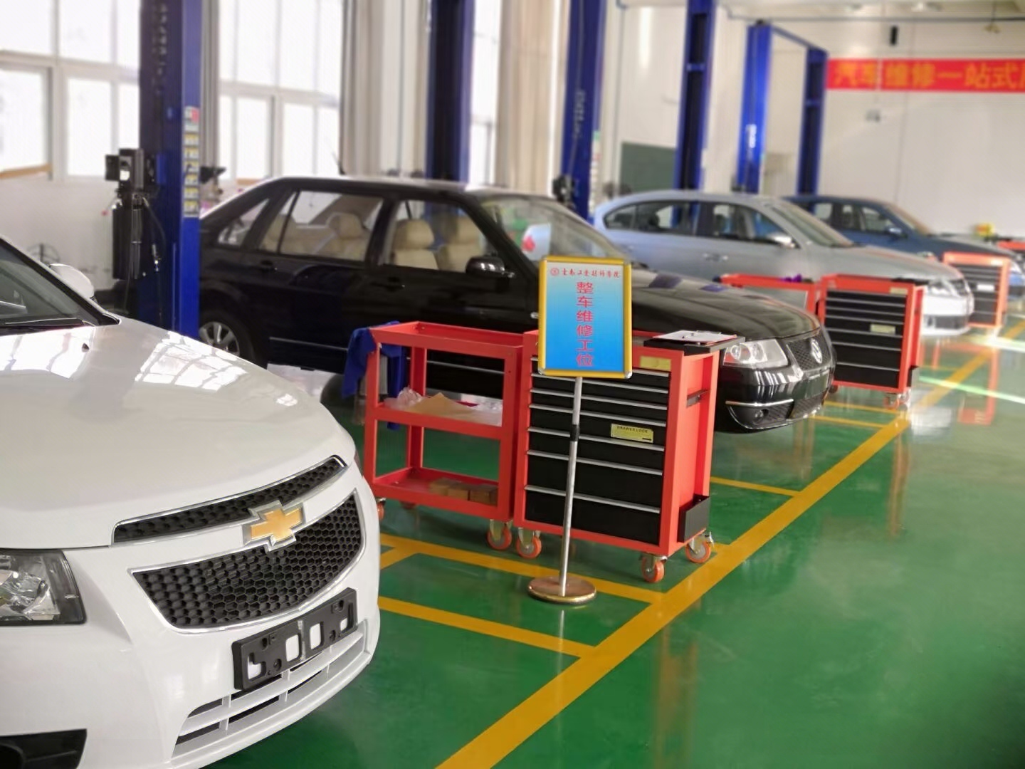 云南工业技师学院 (14).jpg