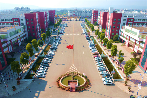 曲靖护理学校 (1).jpg